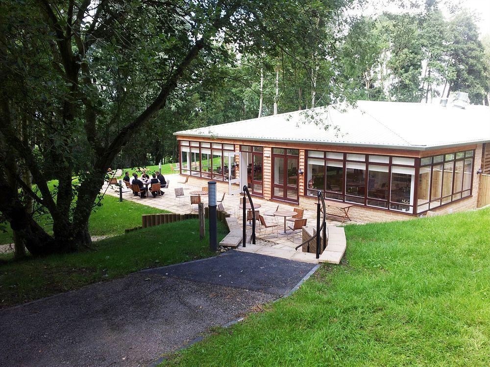 The Fish Hotel Бродуей Екстериор снимка