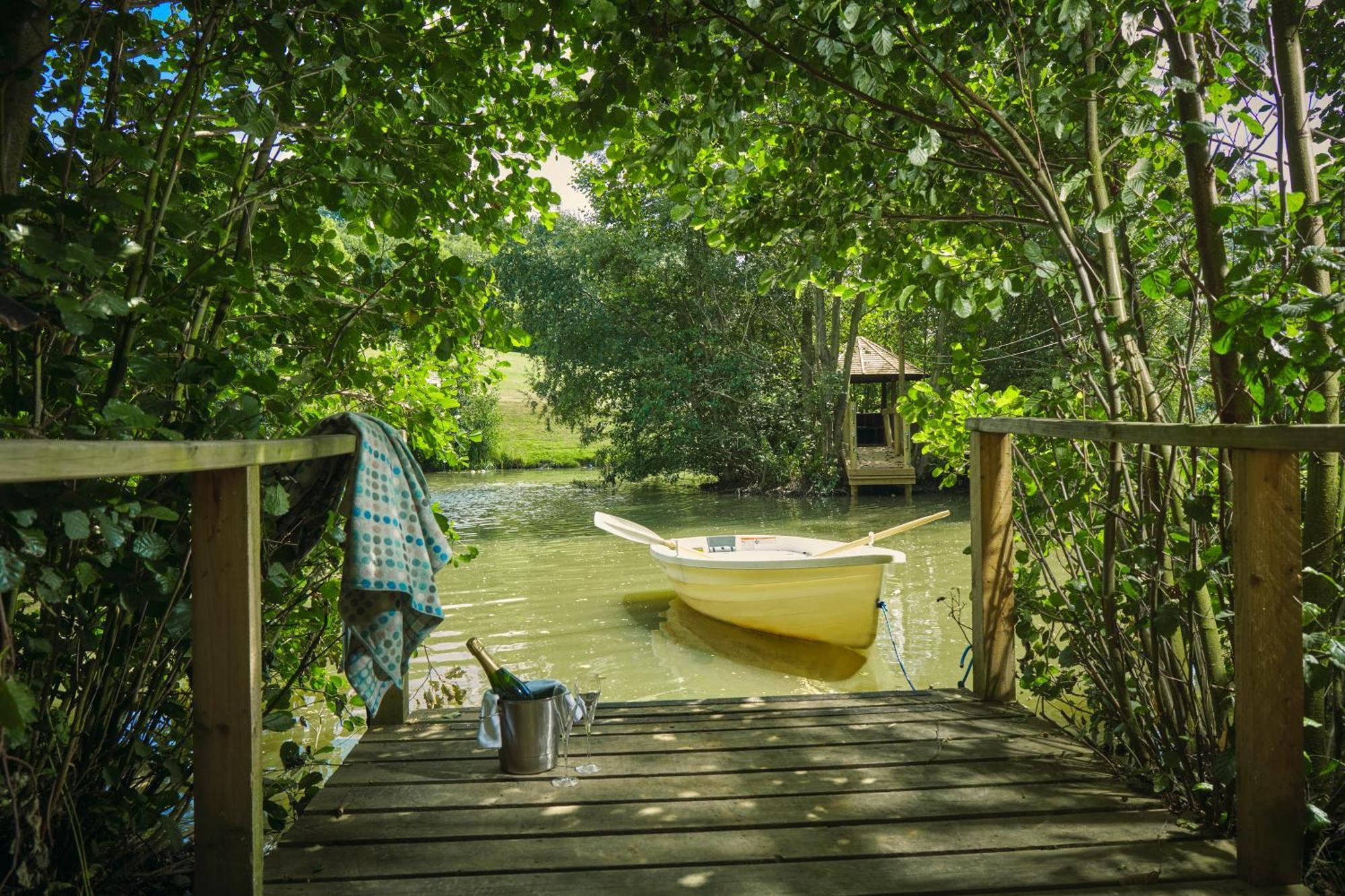 The Fish Hotel Бродуей Екстериор снимка
