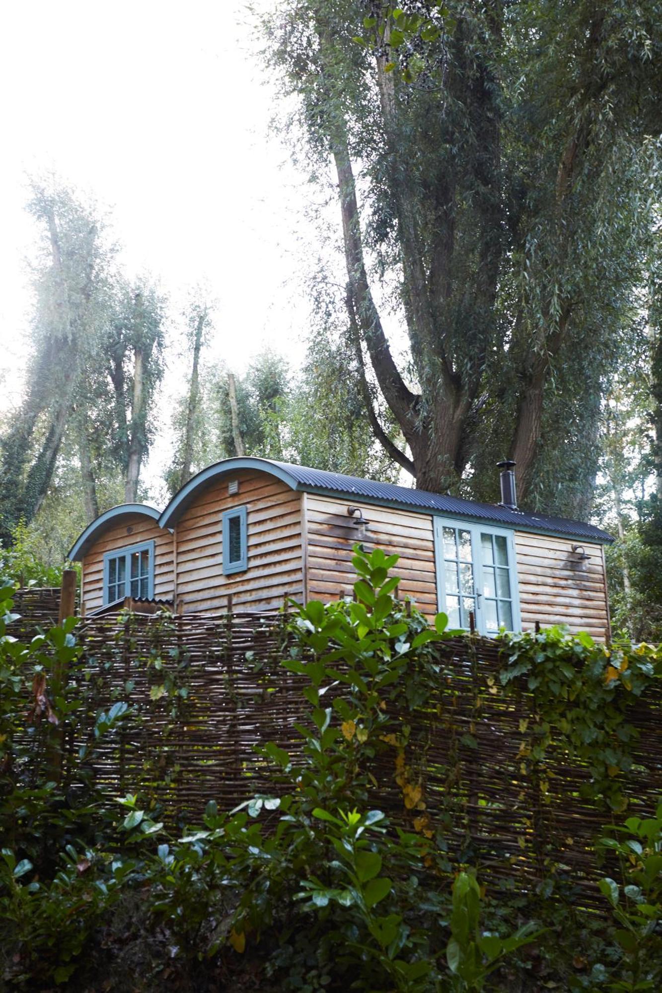 The Fish Hotel Бродуей Екстериор снимка